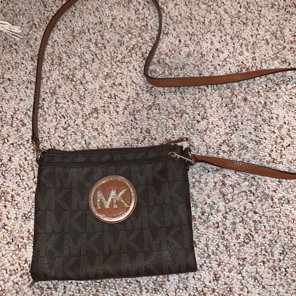 MK Crossbody purse!Great condition, one stain